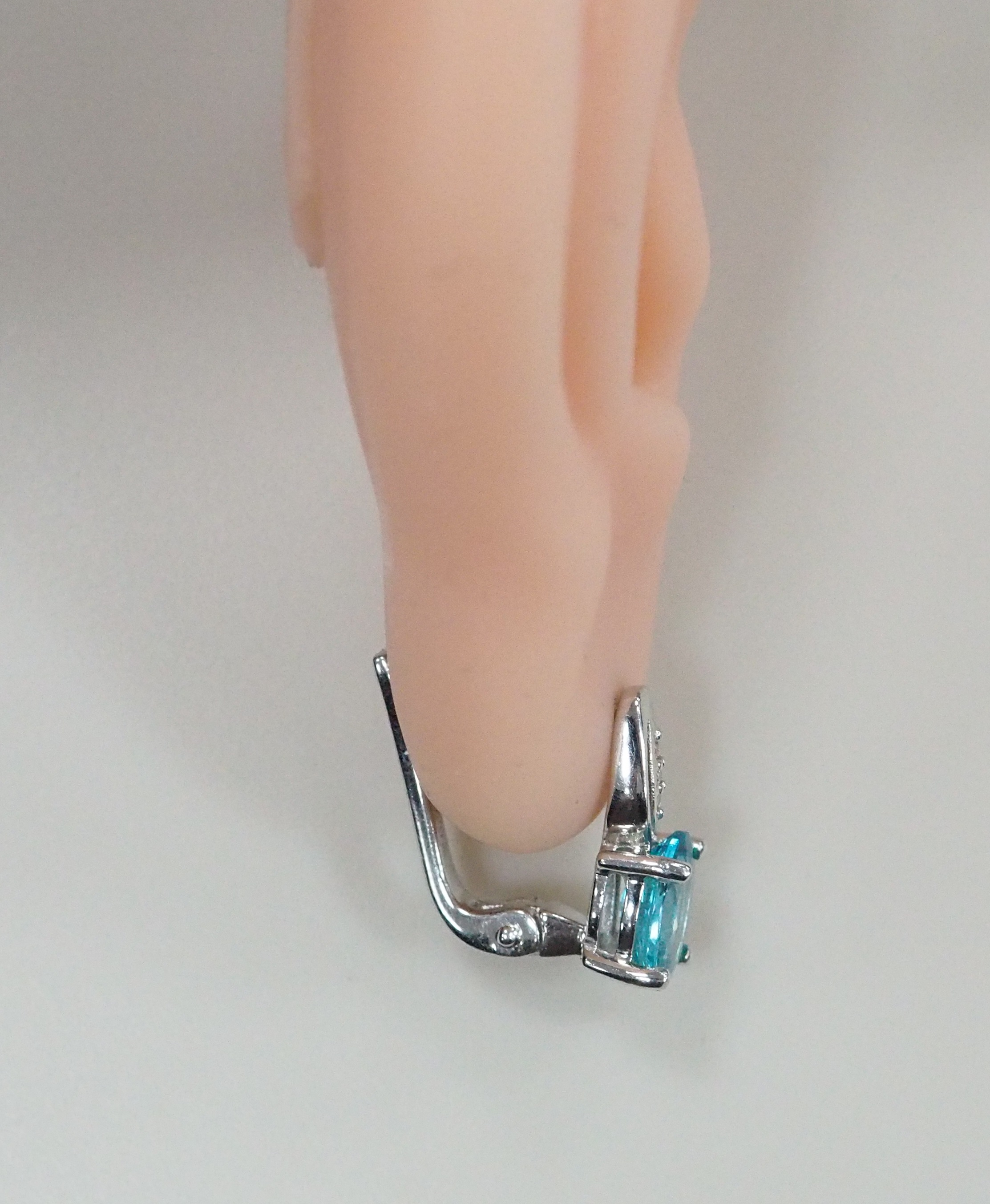 Серебряные серьги с апатитами